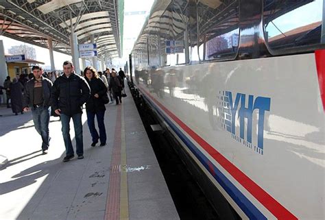 B­a­k­a­n­ ­L­ü­t­f­i­ ­E­l­v­a­n­:­ ­­T­r­e­n­ ­Ç­a­l­ı­ş­m­a­y­a­ ­B­a­ş­l­a­y­ı­n­c­a­ ­S­a­b­o­t­a­j­ ­Y­a­p­a­m­a­y­a­c­a­k­l­a­r­­